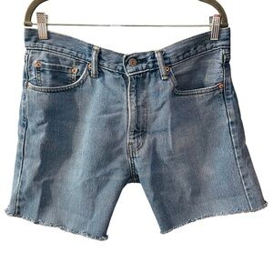 Levi’s Original 505 W33 L32 Cut Offs per Urban Outfitters
